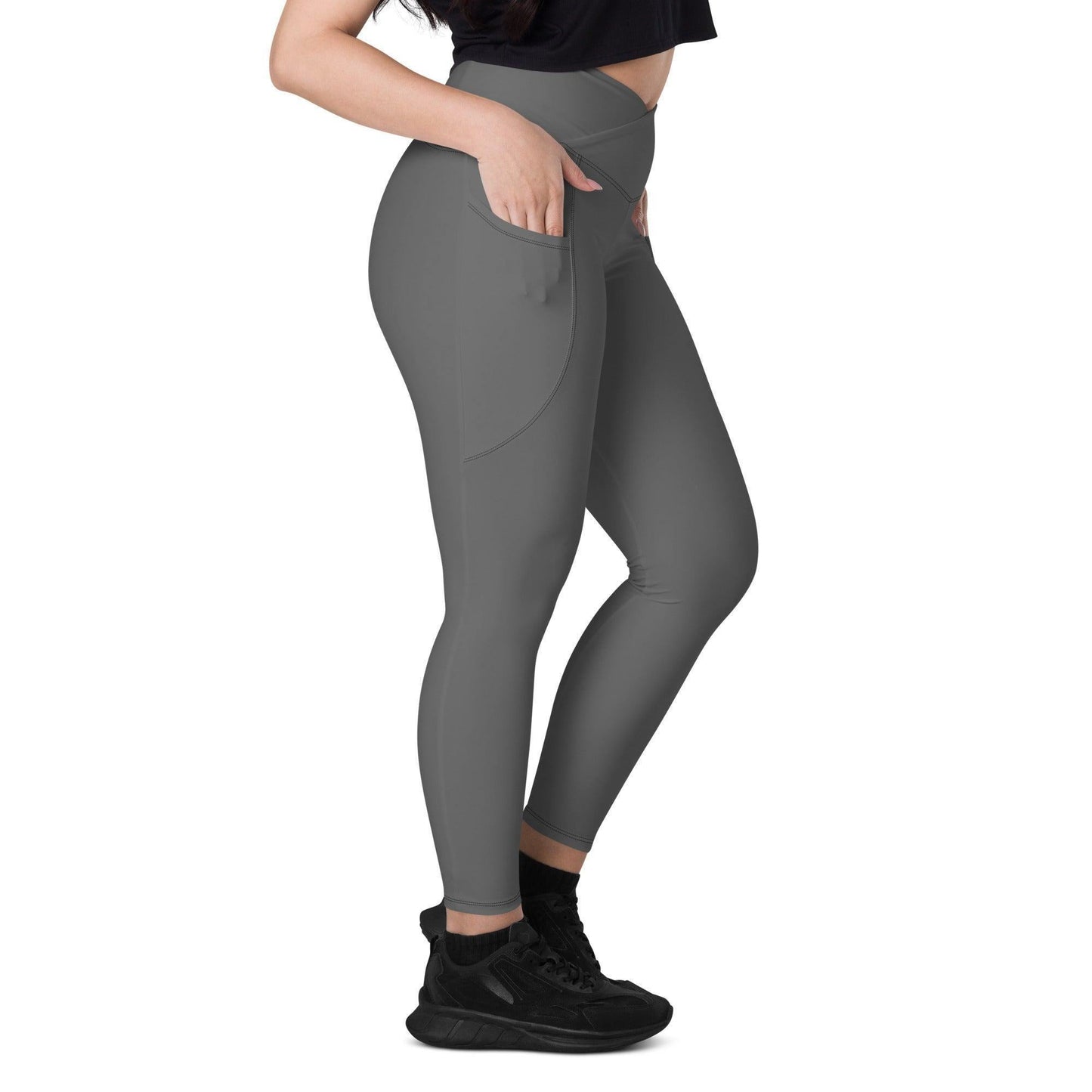 Sambesi Damen V-Bund Leggings mit Taschen V-Bund Leggings 59.99 1 Tasche auf jeder Seite, atmungsaktives Material, Damen, Design, einfarbig, Elastan, Fashion, grau, grey, Hoch tailliert, hoher Tragekomfort, Komfort, Mode, OEKOTEX100, Outfit, Polyester, Sambesi, schmeichelhafter Schnitt, Style, UPF50, V Bund Leggings JLR Design