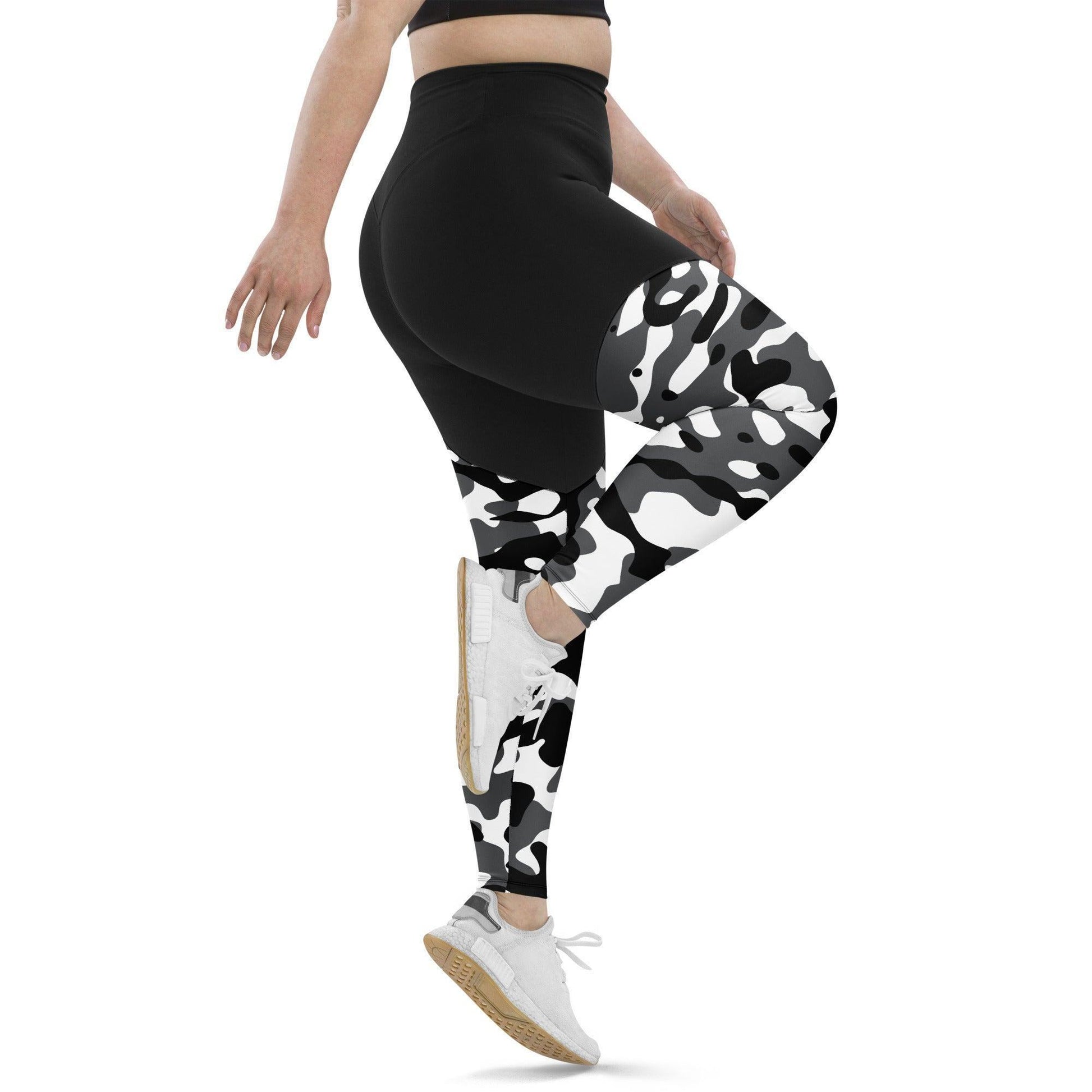 Schwarz Grau Weiß Camouflage Damen Sport Leggings Sport Leggings 62.99 Activewear, atmungsaktiv, auffällig, Bewegungsfreiheit, Black, blickdicht, Camo, Camouflage, Damen, Design, Elastan, eng, Fashion, Feuchtigkeit, Figur, Fitnessstudio, funktional, Grau, Grey, Gym, Gürtel, Leggings, Mode, Muster, Natur, OEKOTEX100, Passform, Polyamid, Polyester, praktisch, Qualität, Schwarz, Schweiß, Sport, Stoff, Style, Taille, Tarnfarbe, Tarnmuster, Tasche, UPF50, verdichteter, weibliche, Weiß, White, Yoga JLR Design