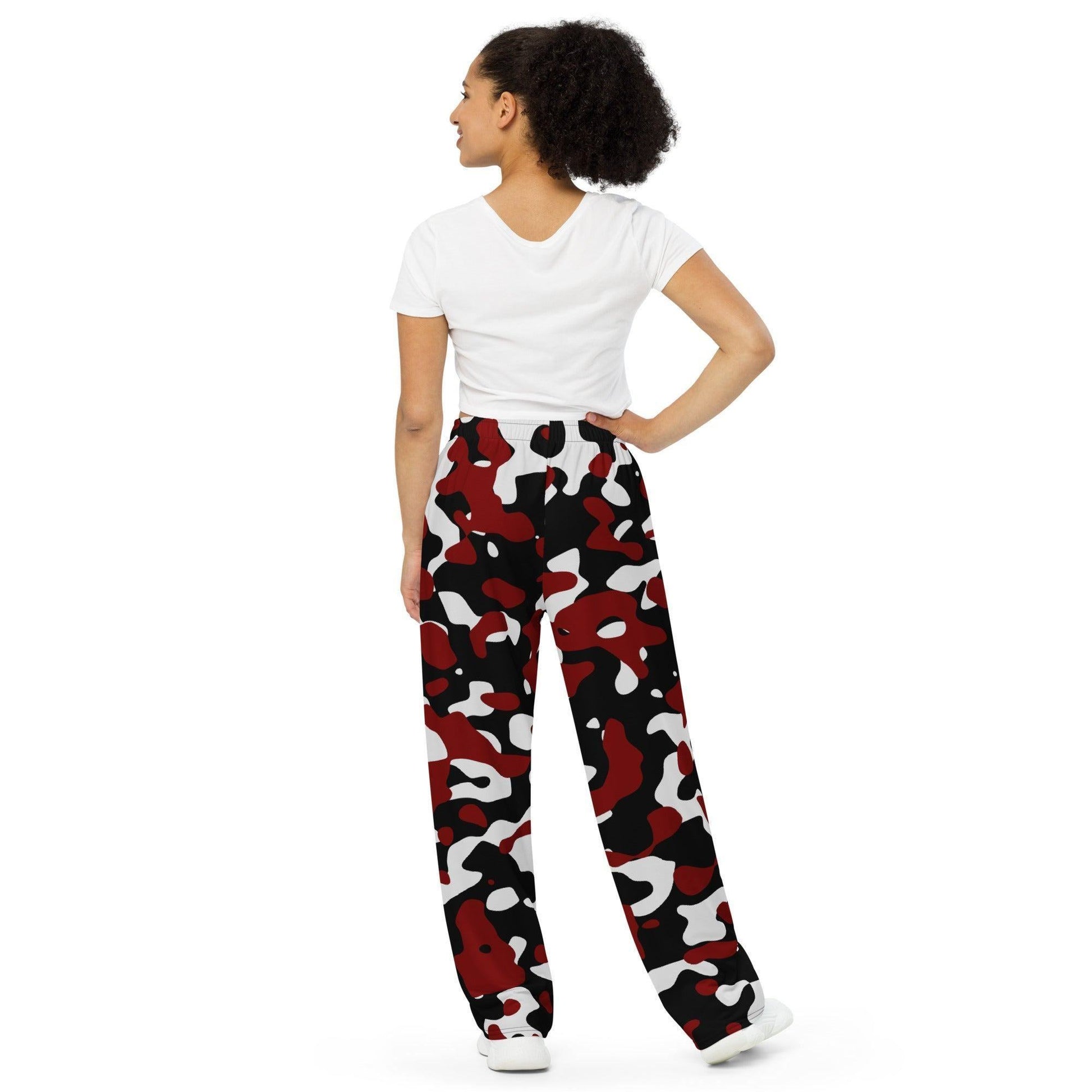 Schwarz Rot Weisse Camouflage Hose mit weitem Bein Hose mit weitem Bein 57.99 atmungsaktiv, Bein, beont, Bewegungsfreiheit, Black, Camo, Camouflage, einfarbig, Elastan, Figur, Hose, Komfort, Kordelzug, leicht, Look, Loungewear, luftige, lässig, Muster, OEKOTEX100, optisch, Passform, Pattern, Polyester, Pyjama, red, rot, Schwarz, Seitentaschen, Sommer, Stoff, stretch, Taille, Tarnmuster, Weiss, weitem, White JLR Design