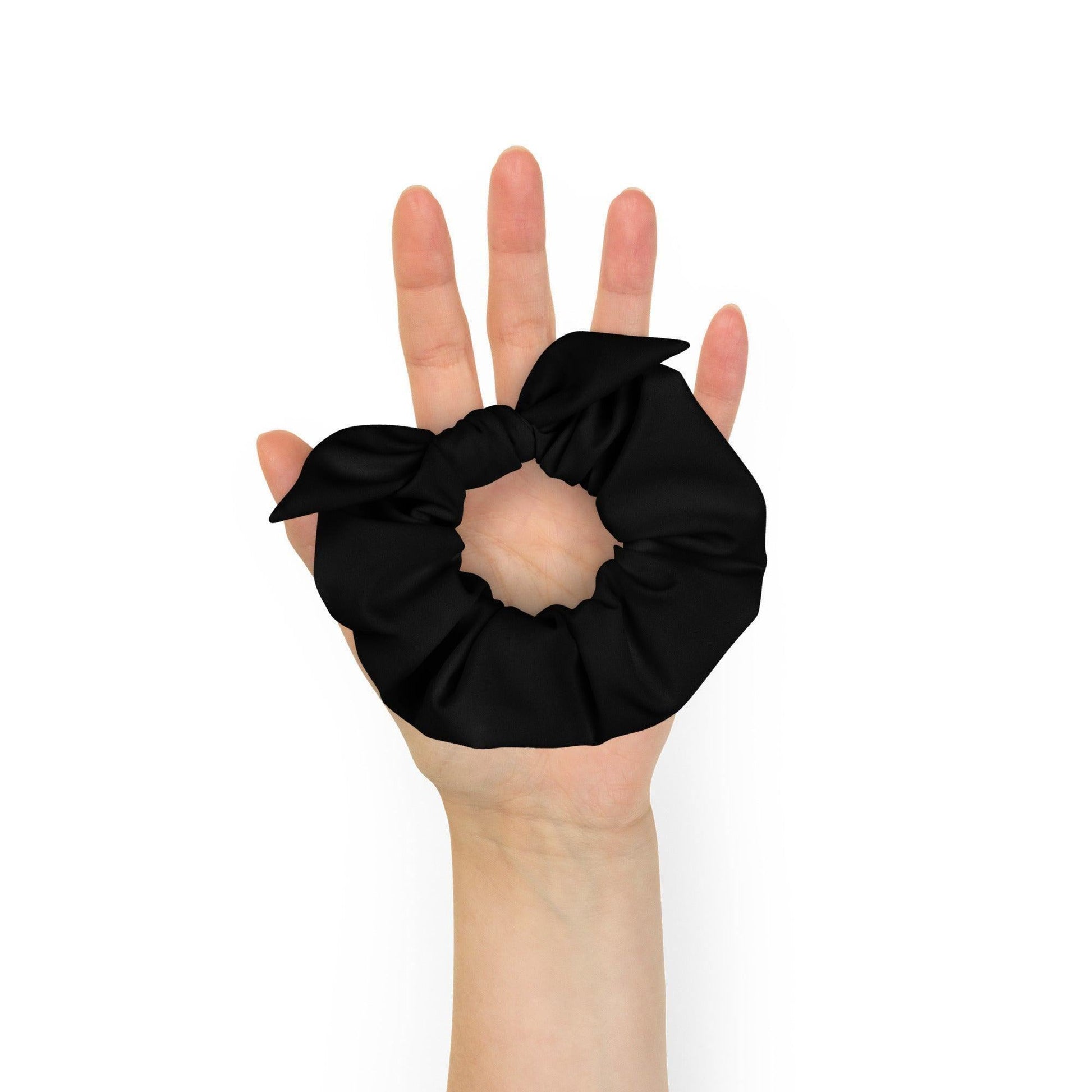 Schwarzer Scrunchie Scrunchie 21.99 Abnehmbares, Accessoire, Atmungsaktiv, black, cool, dehnbar, Design, Detail, einfarbig, Elastan, elastische, Farbpalette, Gebrauch, Haargummi, Haarschmuck, Innenseite, lockerer, Look, lässig, Mode, modisch, Outfit, Polyester, sanft, Schleifen, schnell, schont, schwarz, Scrunchie, stilvoll, Stoff, Streetwear, Stretch, Styling, trocknend, täglicher, Vier, Wege, weicher, Zopf JLR Design