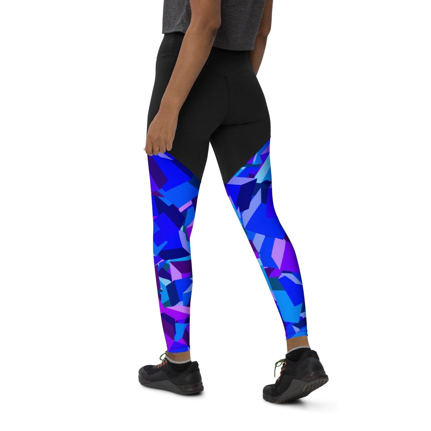 Violet Cube Damen Sport Leggings Sport Leggings 62.99 Activewear, atmungsaktiv, auffällig, Bewegungsfreiheit, blickdicht, cube, Damen, Design, Elastan, eng, Fashion, Feuchtigkeit, Figur, Fitnessstudio, funktional, Gym, Gürtel, Leggings, lila, Mode, Natur, OEKOTEX100, Passform, Polyamid, Polyester, praktisch, Qualität, Schweiß, Sport, Stoff, Style, Taille, Tasche, UPF50, verdichteter, violet, weibliche, würfel, Yoga JLR Design