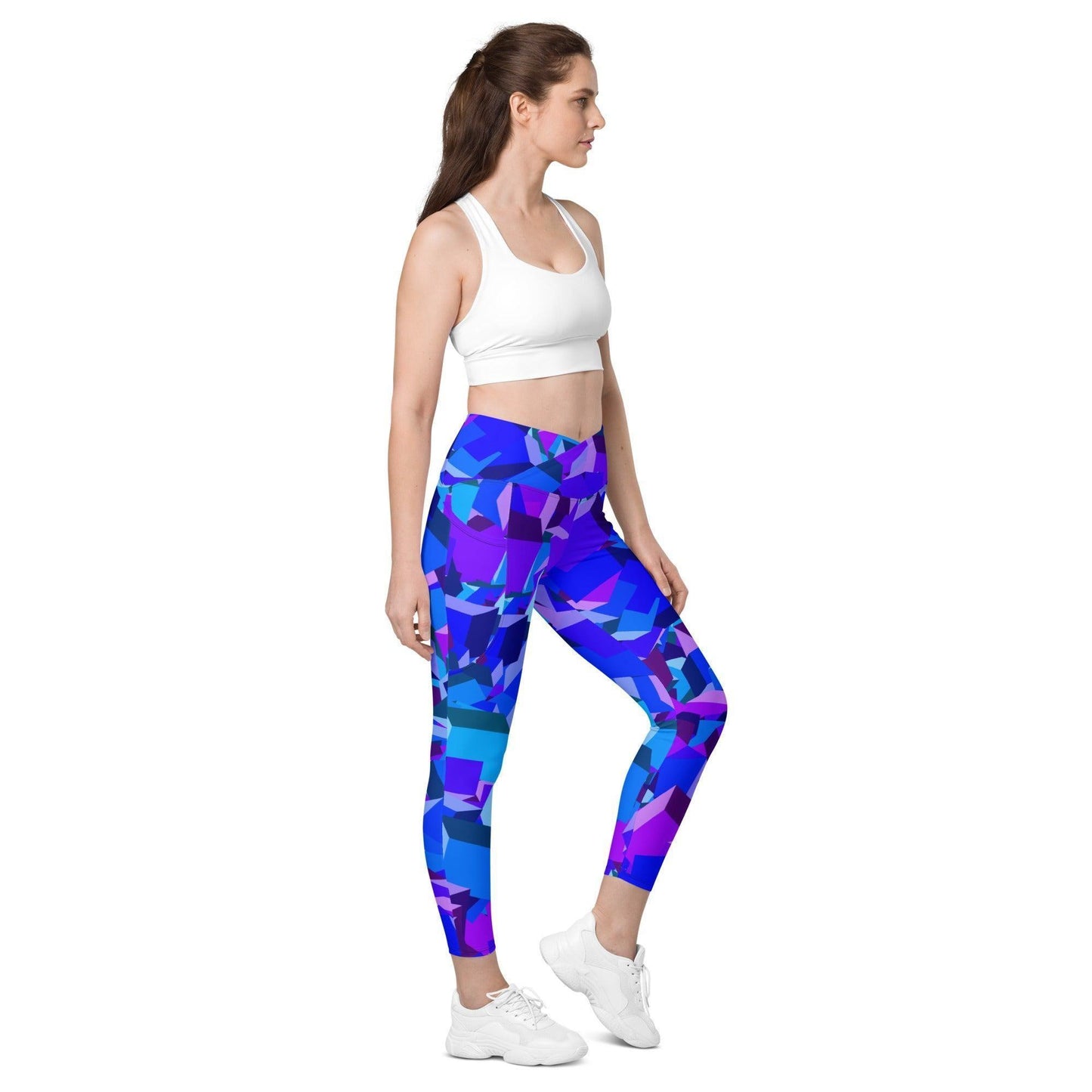 Violet Cube Damen V-Bund Leggings mit Taschen V-Bund Leggings 64.99 1 Tasche auf jeder Seite, atmungsaktives Material, Cube, Damen, Design, einfarbig, Elastan, Fashion, Hoch tailliert, hoher Tragekomfort, Komfort, lila, Mode, OEKOTEX100, Outfit, Polyester, schmeichelhafter Schnitt, Style, UPF50, V-Bund Leggings, Violet, Würfel JLR Design