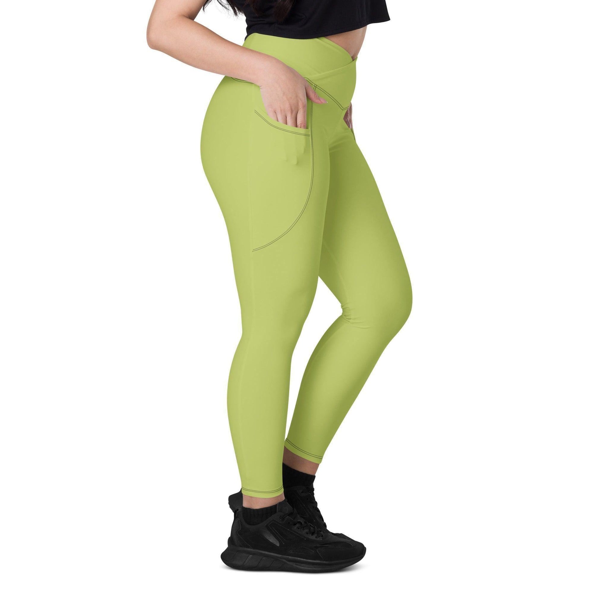 Wild Willow Damen V-Bund Leggings mit Taschen V-Bund Leggings 59.99 1 Tasche auf jeder Seite, atmungsaktives Material, Damen, Design, einfarbig, Elastan, Fashion, green, grün, Hoch tailliert, hoher Tragekomfort, Komfort, Mode, OEKOTEX100, Outfit, Polyester, schmeichelhafter Schnitt, Style, UPF50, V-Bund Leggings, Wild, Willow JLR Design